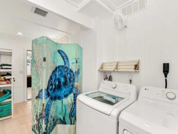 Fort Myers Beach Vacation Rental - Spacious 6 Bedroom Coastal Retreat Near Beach